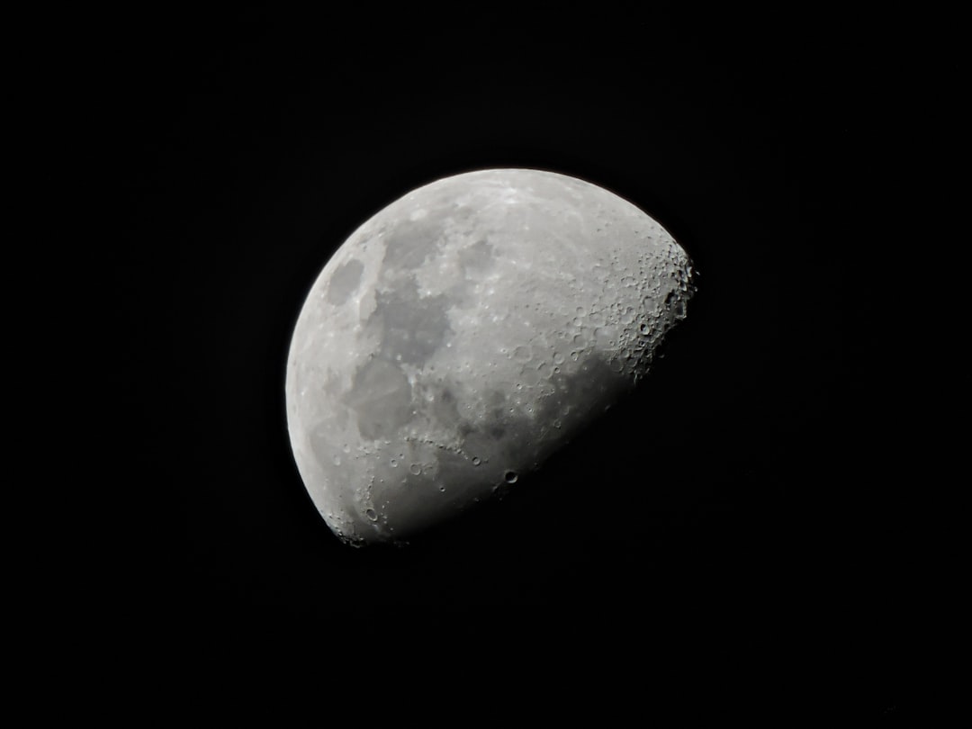 Photo black moon